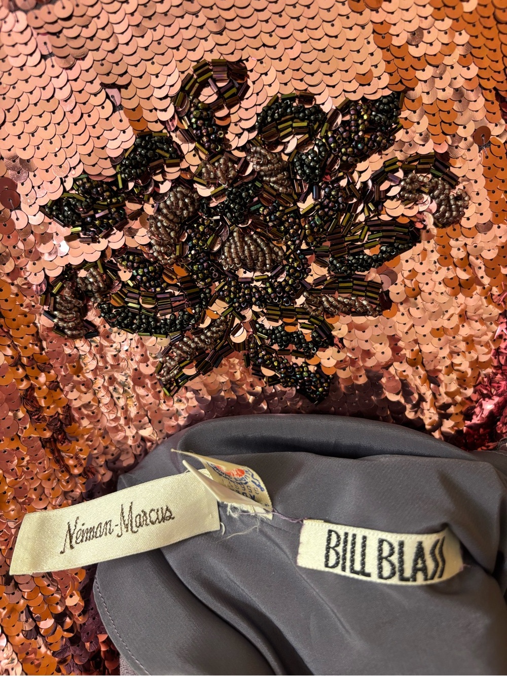 80s BILL BLASS $350 • 18” PTP • NEIMAN MARCUS 1980 Sequin Short-Sleeve Top Plum - Picture 3 of 10